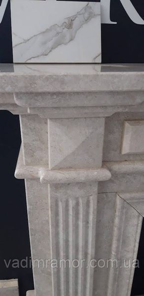 Мраморные камины в бежевых тонах, изготовление, монтаж, реставрация 47 фото