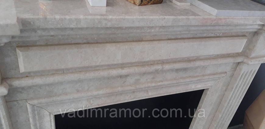 Мраморные камины в бежевых тонах, изготовление, монтаж, реставрация 47 фото