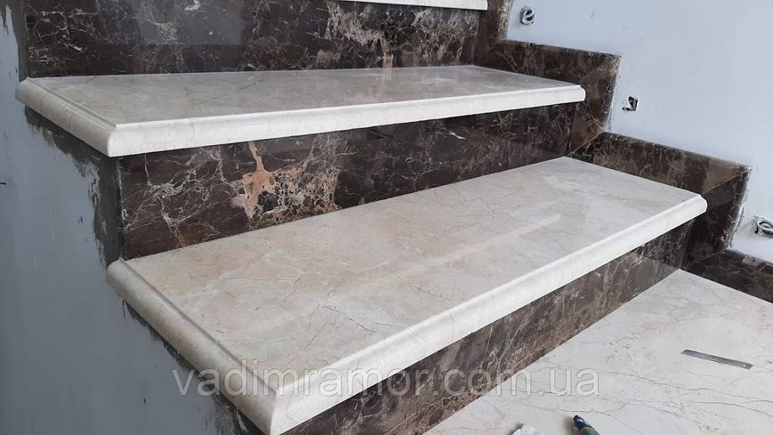 Мраморные ступени, Crema Nova в сочетании с Emperador Dark изготовление, монтаж 73 фото
